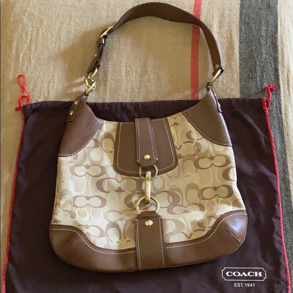 Coach shoulder bag, tan leather. Authentic!